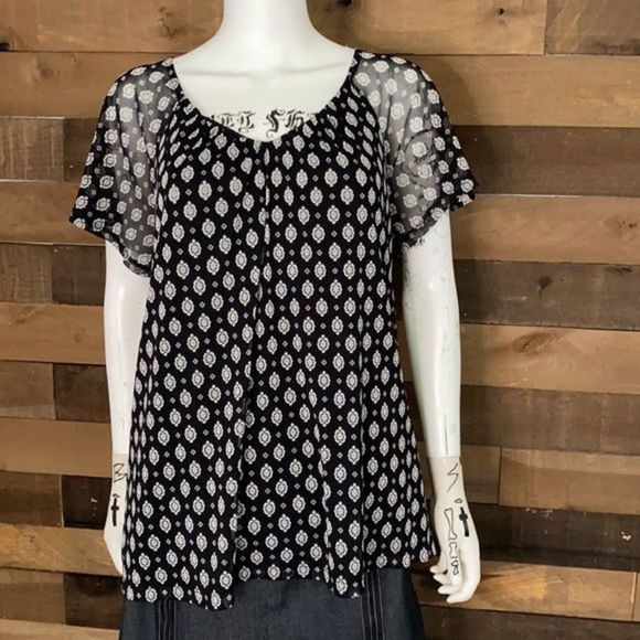 ** SOLD **212 Collection Top w Sheer Sleeves - Picture 1 of 5